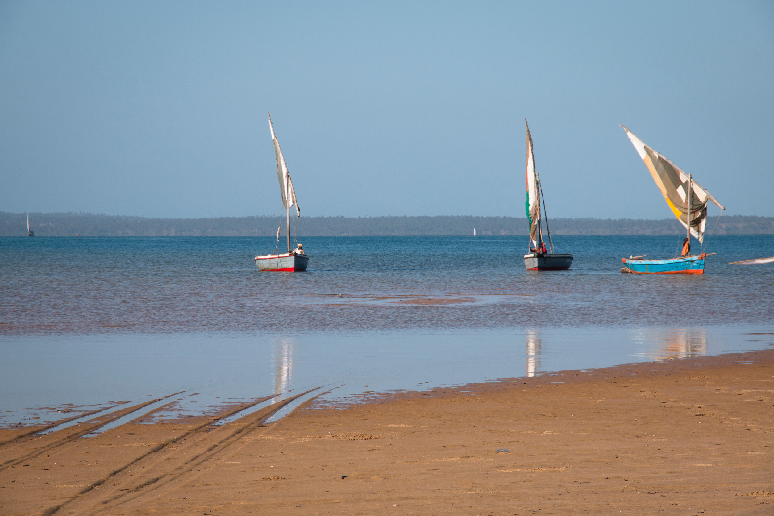 calm-shoreline-of-barra-mozambique