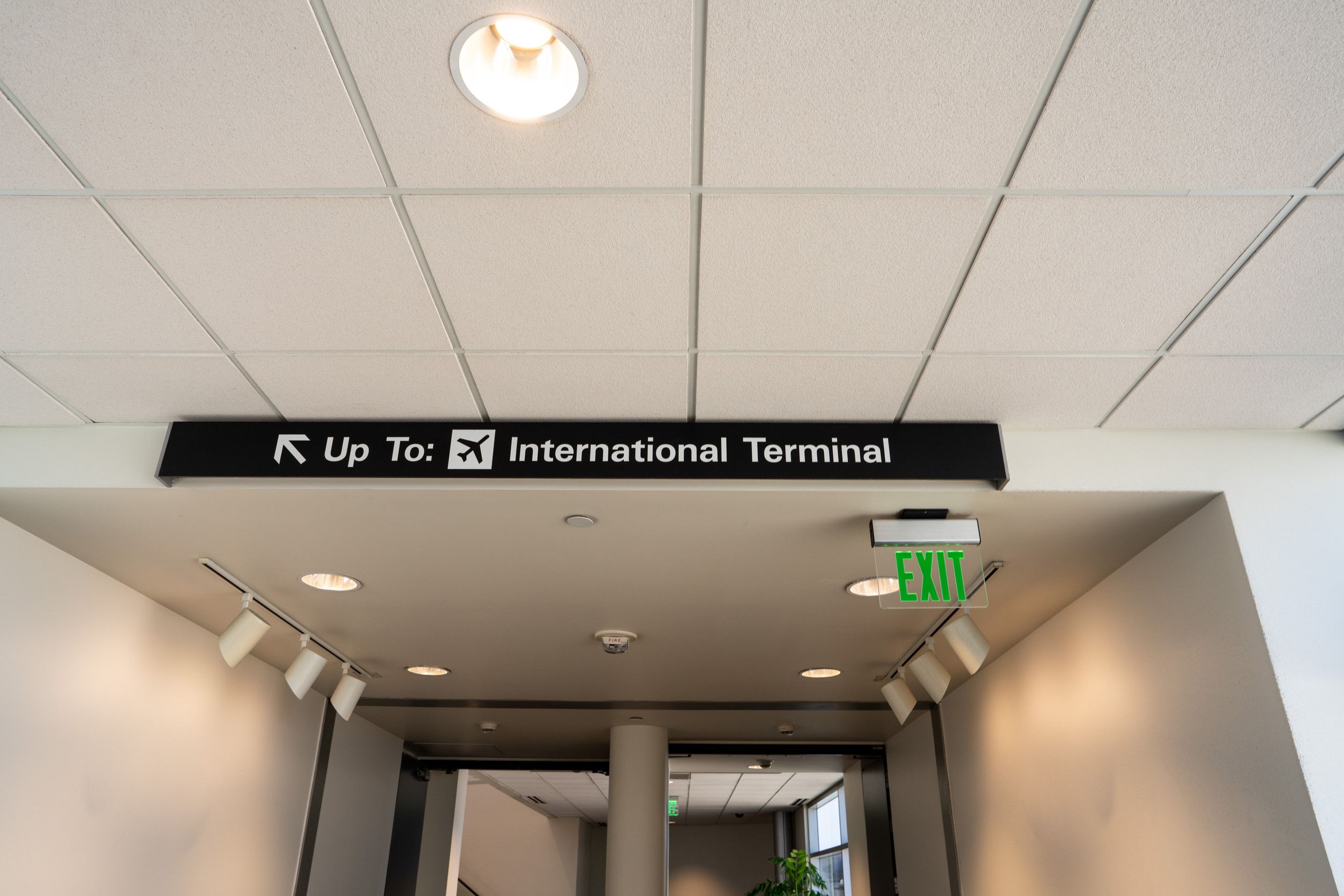 Sign pointing toward the international terminal